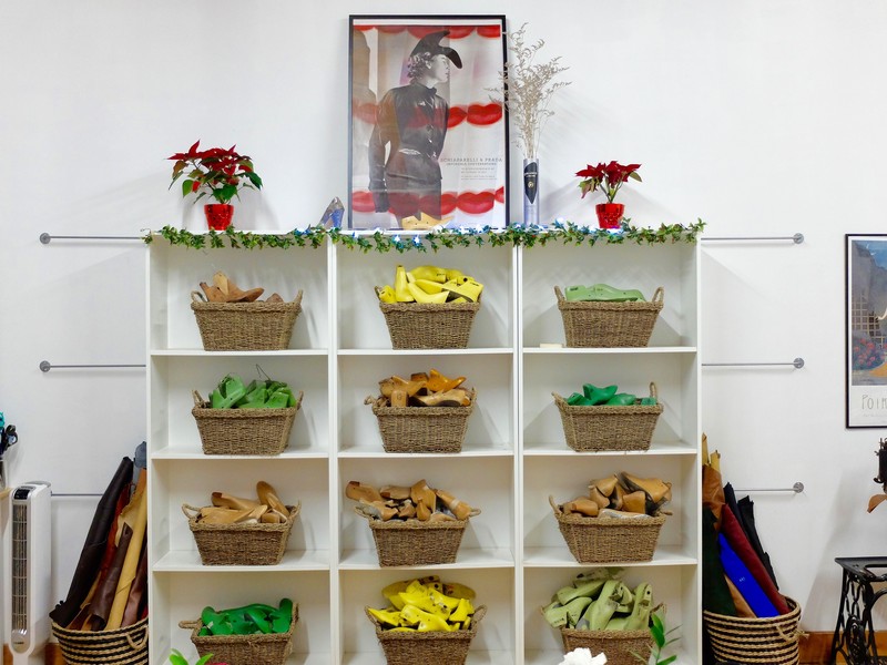 Jennifer Allison Art and Sole Academy Shelf with Shoe Making Accessories